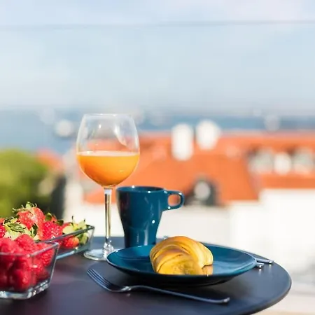 Appartement Fantastico Em Alfama Terraco Panoramico Com Vista De Rio - 2 Bedroom Lisboa