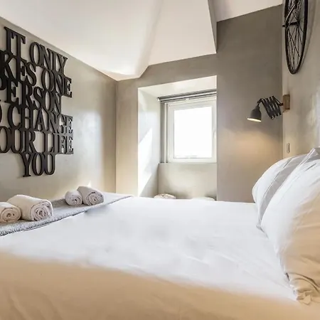 Fantastico Em Alfama Terraco Panoramico Com Vista De Rio - 2 Bedroom