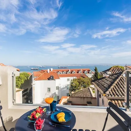 Fantastico Em Alfama Terraco Panoramico Com Vista De Rio - 2 Bedroom Appartement *